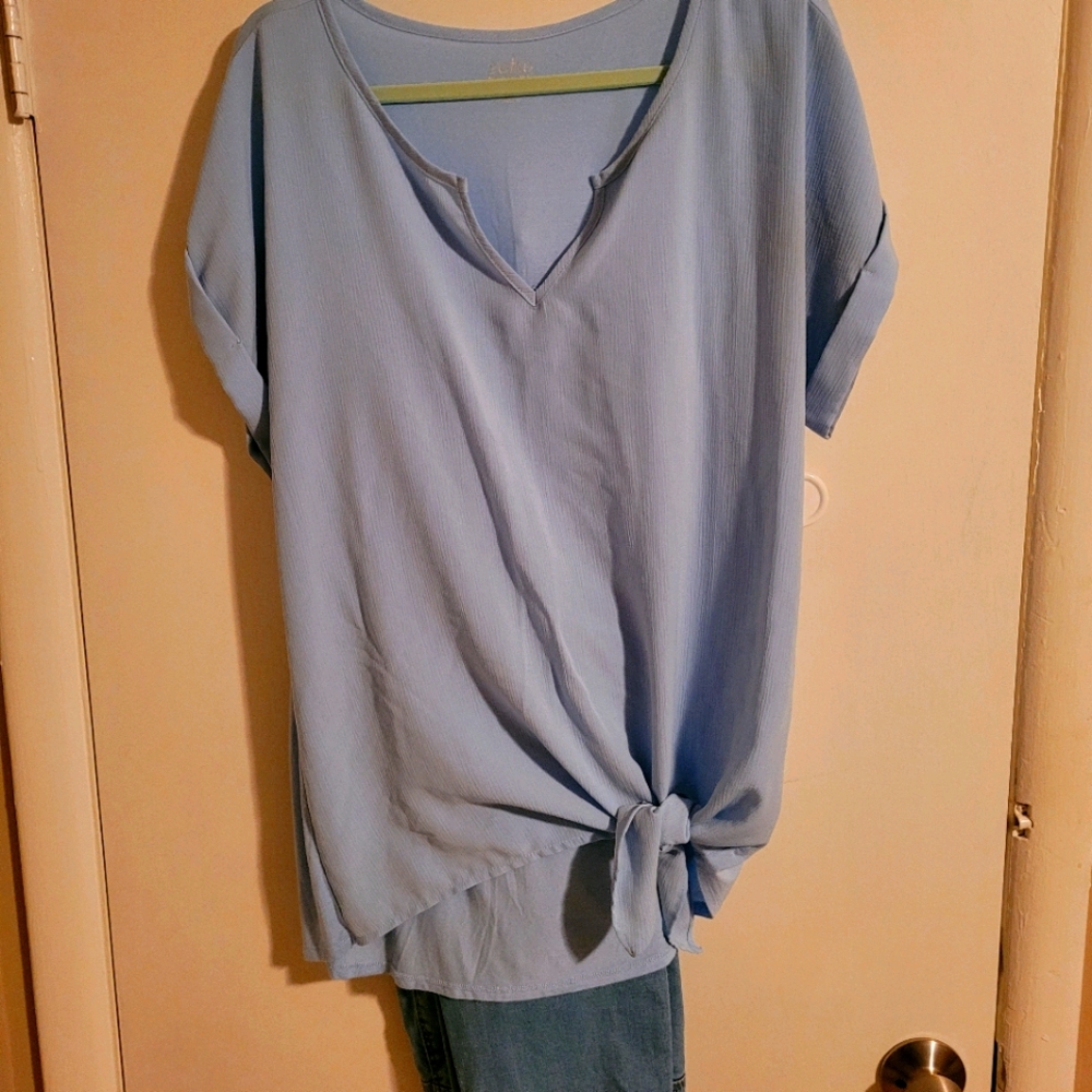 Nwt tie front top